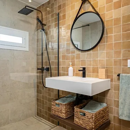 Casa Junto Al Mar Con Piscina 45 * كونيل ذي لا فرونتيرا