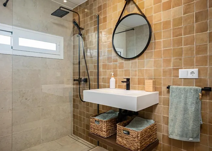 Casa Junto Al Mar Con Piscina 45 * كونيل ذي لا فرونتيرا