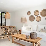 Casa Junto Al Mar Con Piscina 45